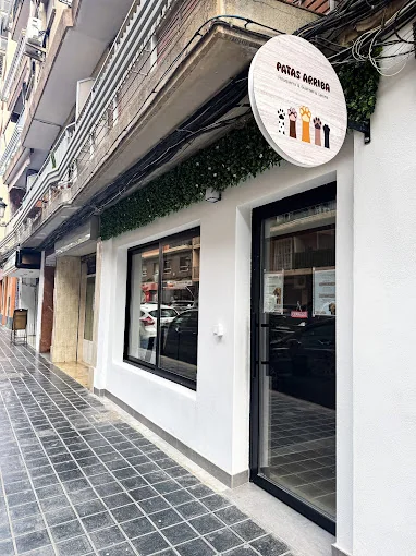 Patas Arriba Peluquería y Guardería Canina